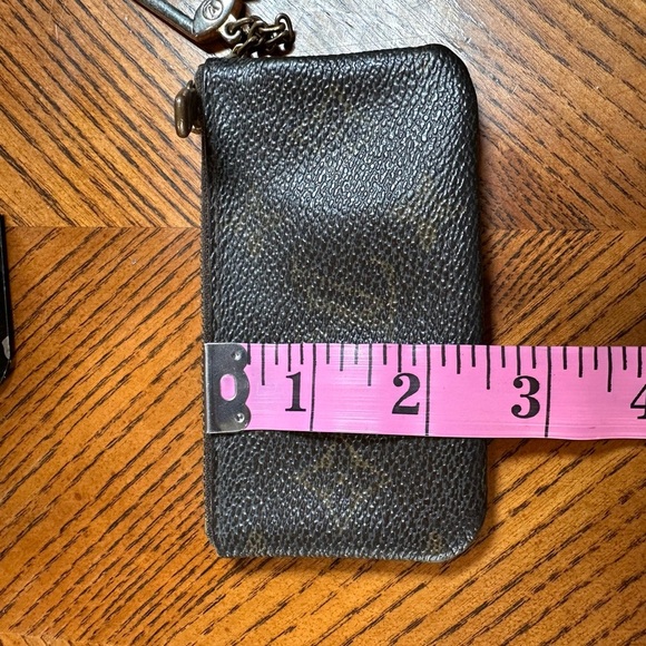 💯 Authentic Louis Vuitton Monogram Key Chain
W/Hook - Picture 4 of 7